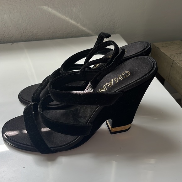 CHANEL 17A CC Logo Black Velvet Strappy Slingback Open-Toe Sandals - IT 39 - Picture 2 of 7
